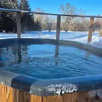 Сasa de vacaciones Cozy, Private Country With A Garden And Sauna