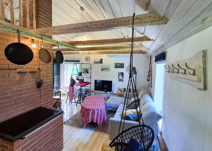 Сasa de vacaciones Cozy, Private Country Home With A Garden And Sauna